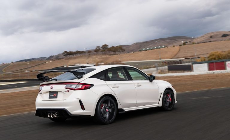 Honda shows off the dangerous Civic Type R-GT in Japan for the GT500 Series