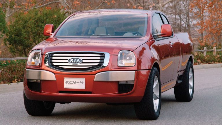 A story says that in 2025, Australia can buy pickup trucks from Kia