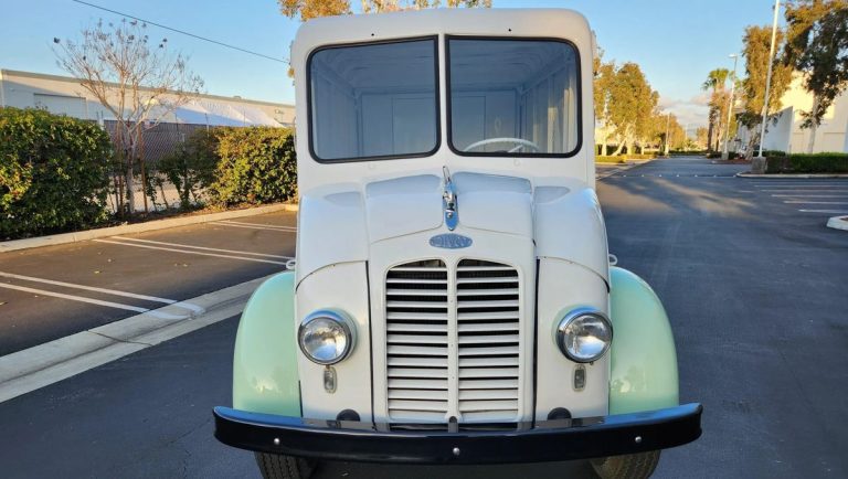 Our choice for the Bring a Trailer Auction today is a 1955 Divco delivery truck