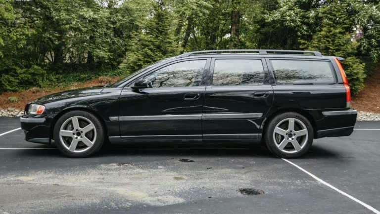 Our choice for the Bring a Trailer Auction is the 2004 Volvo V70R Wagon