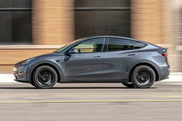 Tesla has brought back the cheap SUV with rear-wheel drive (RWD)