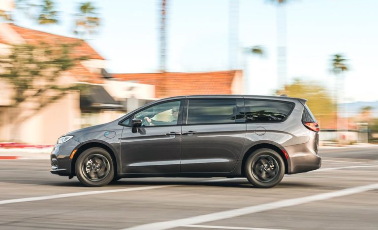 Chrysler says an electric SUV will be available in 2025 and gives Pacifica plans