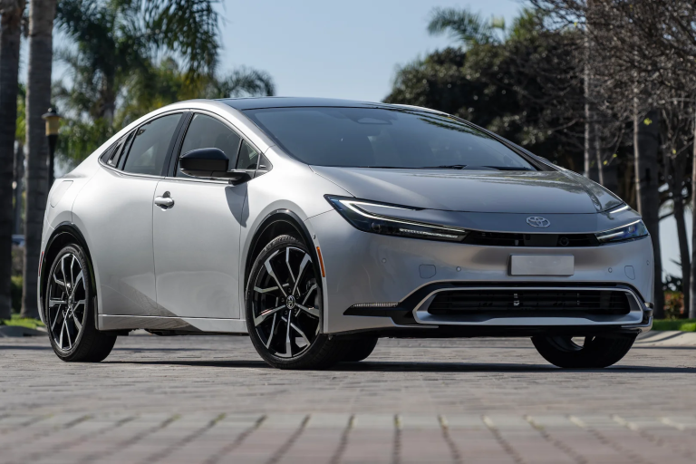 To attain 58 MPG by 2032, the NHTSA needs more hybrid and electric cars