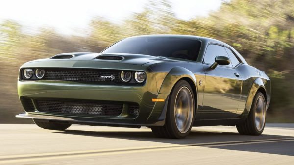 One more test drive of the Dodge Challenger Hellcat manual is now ...