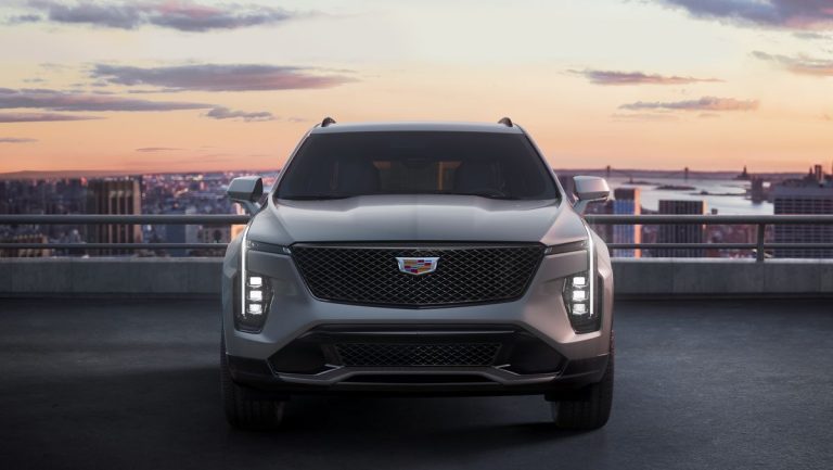 The style of the 2024 Cadillac XT4 has been updated, and it now has a 33-inch curved screen