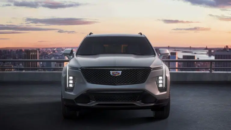 The style of the 2024 Cadillac XT4 has been updated, and it now has a 33-inch curved screen