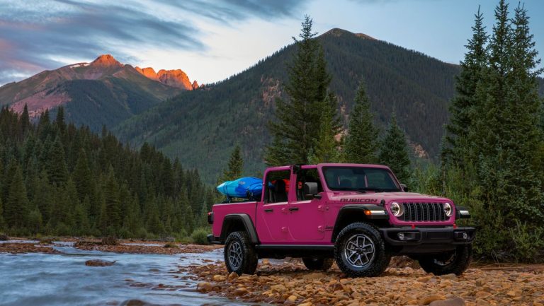 By 2024, the Jeep Gladiator will come in a bright Tuscadero pink color