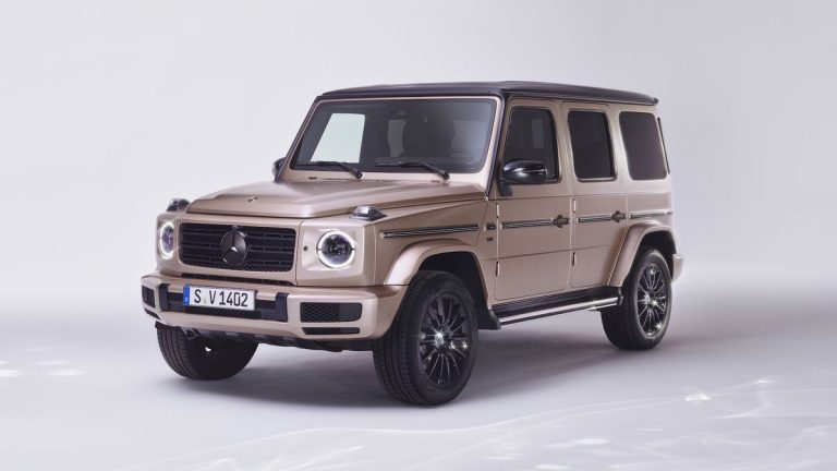 Rich people spend Valentine’s Day like this: in a Mercedes-Benz G-Class