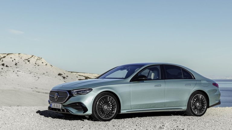 The Mercedes-Benz E-Class 2024 model is made for people interested in technology