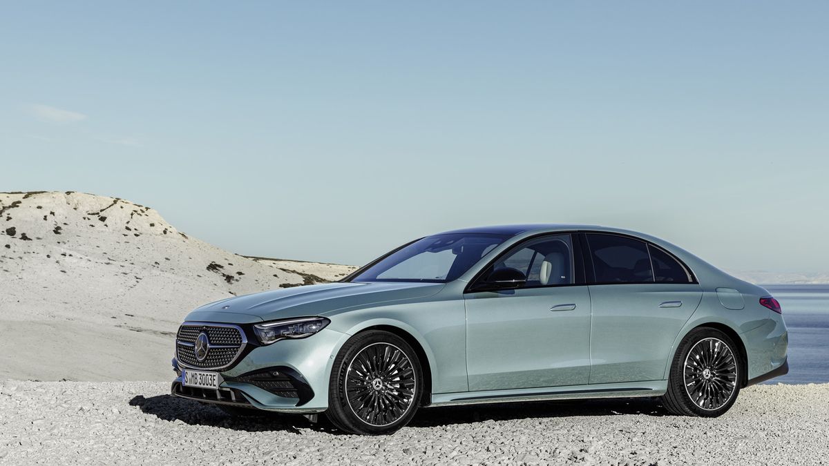 The MercedesBenz EClass 2024 model is made for people interested in