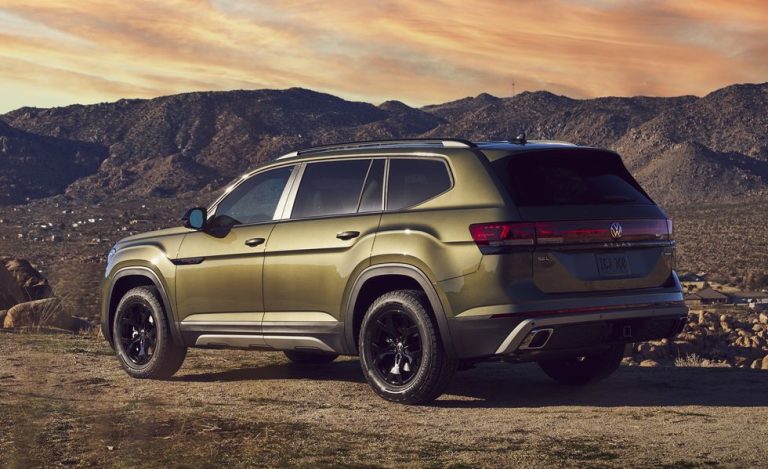 Thanks to the Peak Edition Appearance Kit, the 2024 Volkswagen Atlas SUV has a stern look