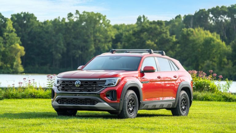 VW Atlas Cross Sport 2024 Gets a Basecamp Kit to Turn It Into an Outdoorsman