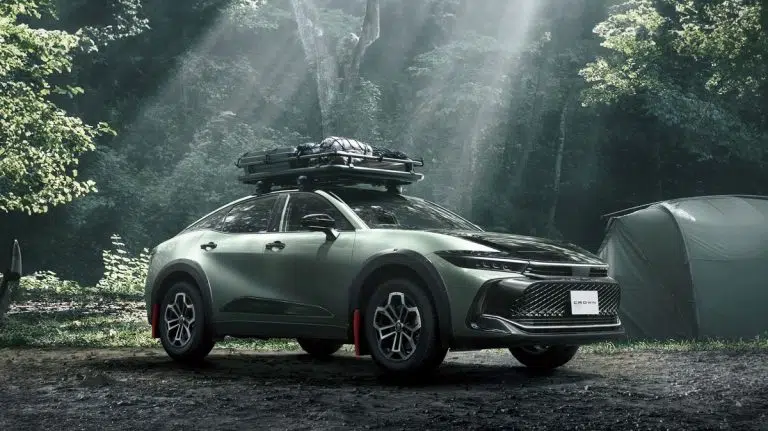 Trim for the All-Terrain Toyota Crown Crossover