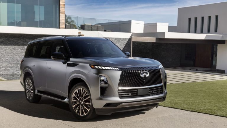 The 2025 Infiniti QX80 amazes with its stunning looks and price of $100,000