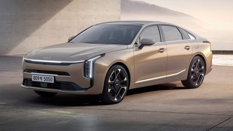 There are new pictures of the Kia K8 car, which will replace the Cadenza