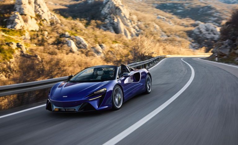 The 2025 McLaren Artura Spider is a high-tech droptop car with a 690-HP Hybrid V-6 engine