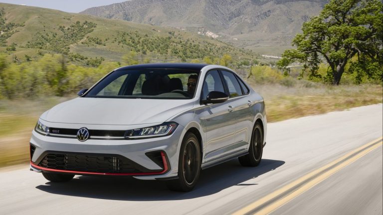 The Volkswagen Jetta 2025 has been updated, and GLI has kept the manual