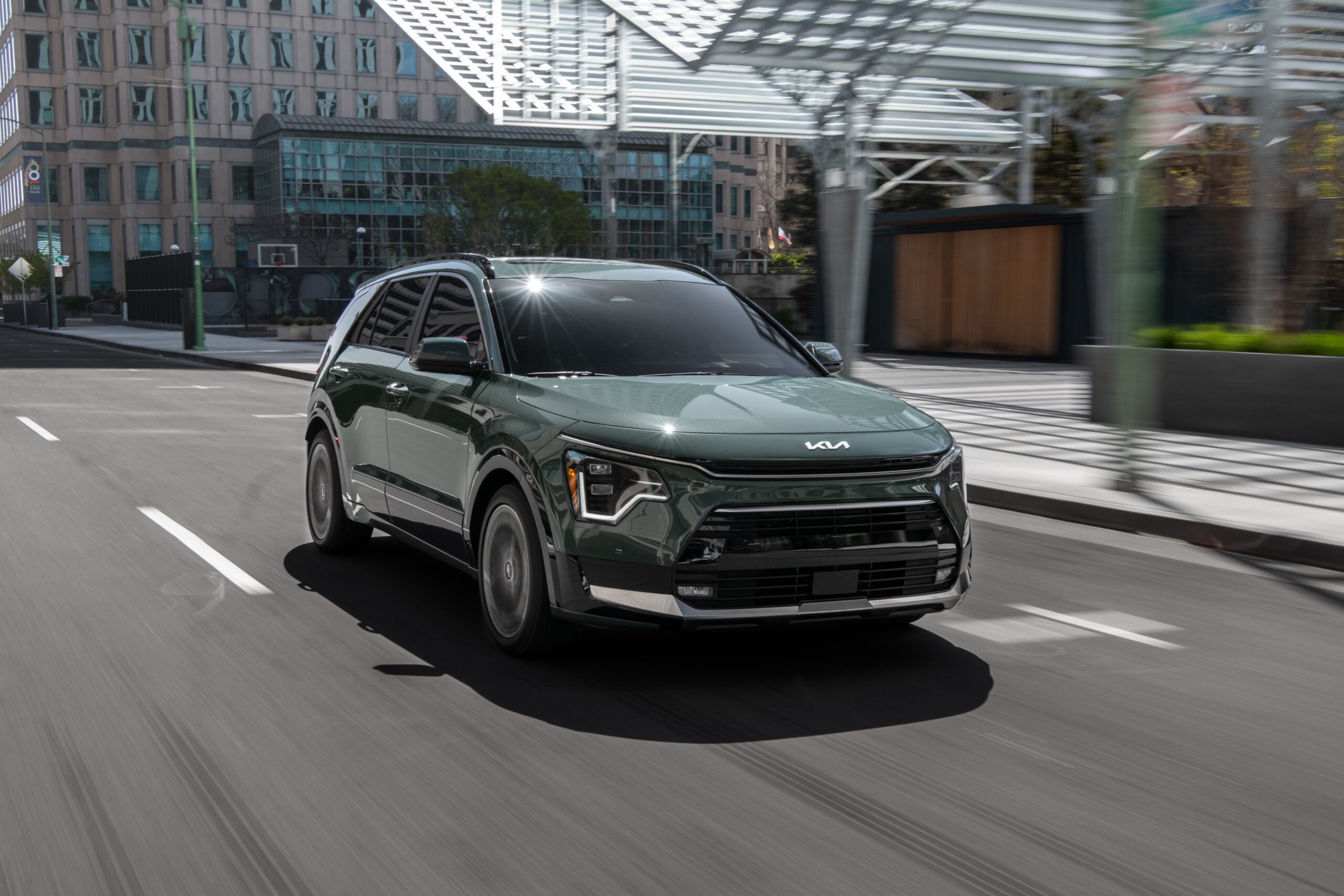 2026 Kia Niro hybrid SUV in white exterior front three-quarter view