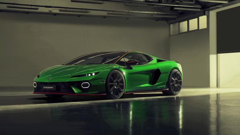 Lamborghini Temerario 2025 features 907 horsepower and a V-8 hybrid engine instead of V-10