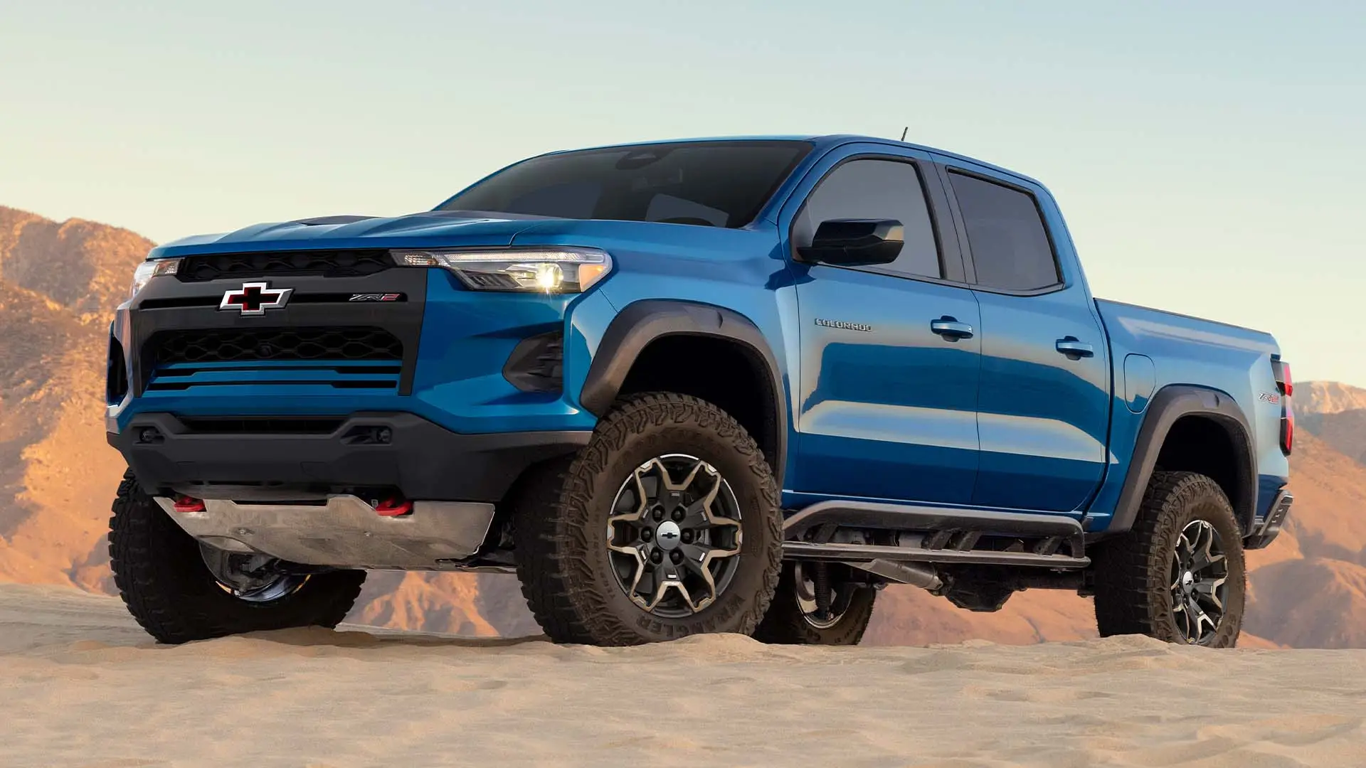 The sale is stopped because of bugs in the software for the 2024 Chevy Colorado and GMC Canyon
