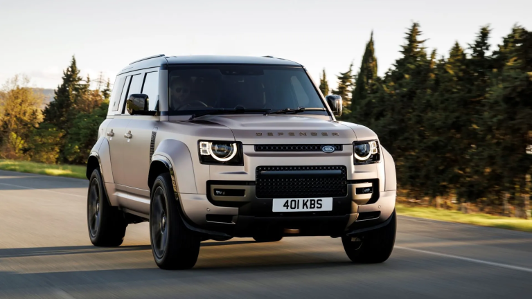 The 2025 Land Rover Defender Octa, with 626 horsepower, is Britain’s “Raptor”