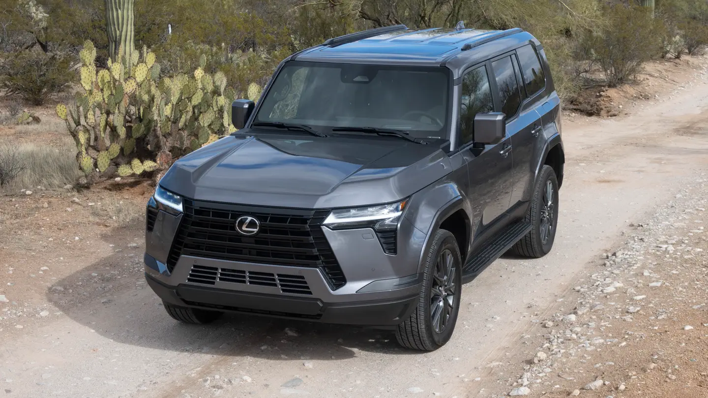 Engineers working on the 2024 Lexus GX don't think the flat glass will crack 