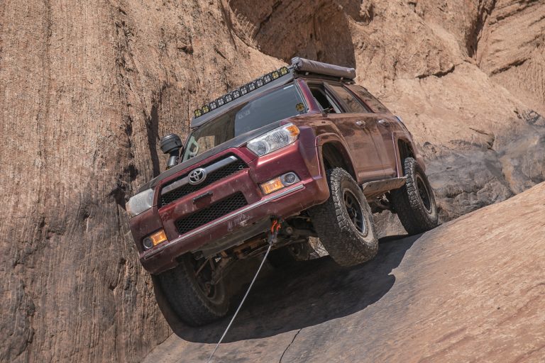 Off-roaders in California tie five trucks together to do a muddy rescue