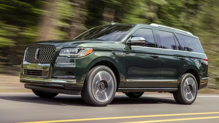 The Lincoln Navigator 2024 costs more and doesn’t come with rear-wheel drive anymore