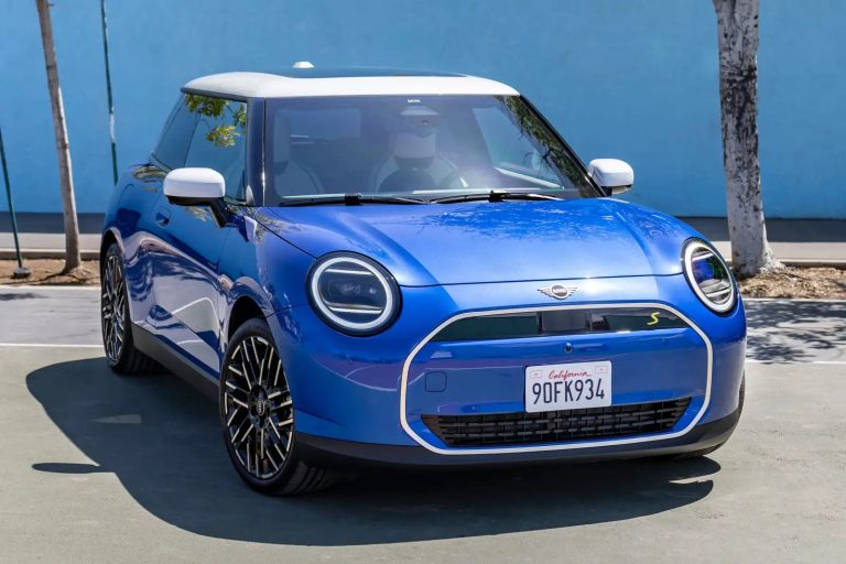 Mini has shown off a new, more straightforward inner design that looks back to the past for ideas