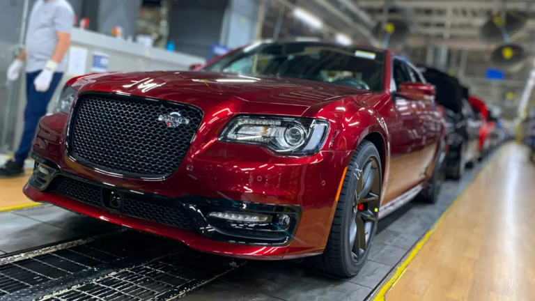 The last Chrysler 300C with a Hemi engine just came off the assembly line, marking the end of an era