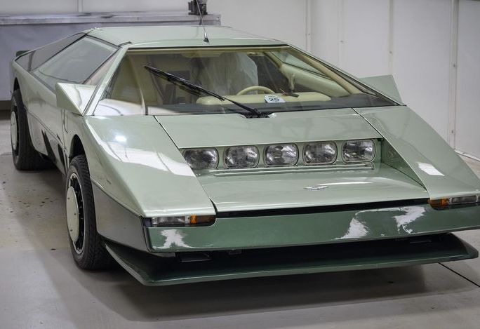 The Aston Martin Bulldog from 1979 will try to go as fast as 200 mph