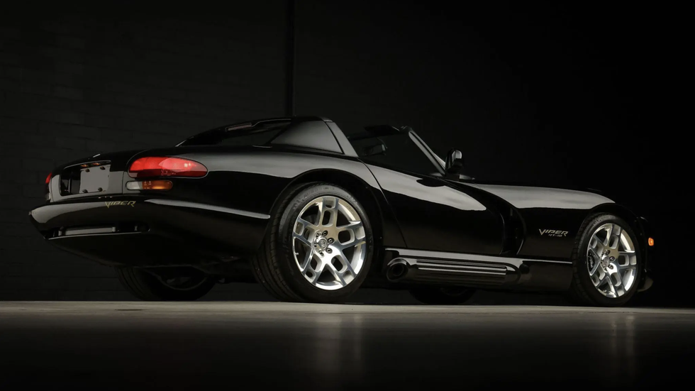 The 1994 Dodge Viper RT/10 is bad in black and is being auctioned off on Bring a Trailer 