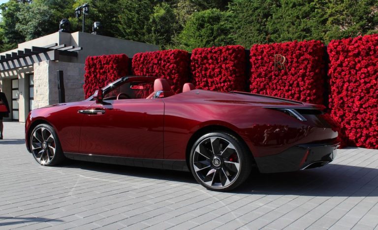 The Rolls-Royce Droptail is a two-seat car with a lot of luxury