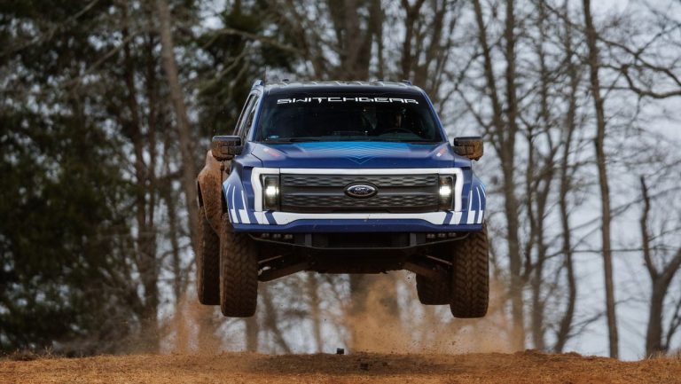 Electric off-road vehicle with a lot of power: Ford F-150 Lightning Switchgear Pickup