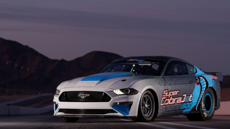 The Ford Mustang Super Cobra Jet with 1800 HP is trying to break NHRA World Records