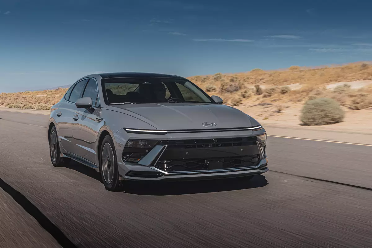 Hyundai reintroduced the Base SE Trim, lowering the 2025 Sonata's base price to $27,800