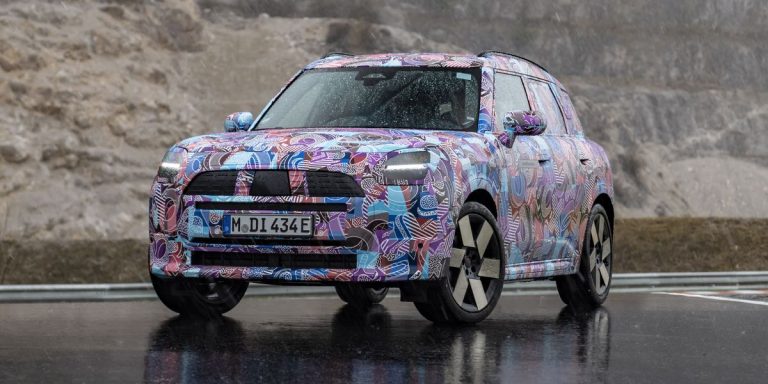 When it comes out in 2025, the Mini Countryman will have an electric motor with 308 HP