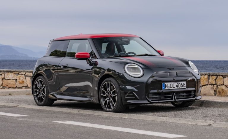 The 2025 Mini Cooper SE JCW looks good, but it doesn’t have any extra electric grunt