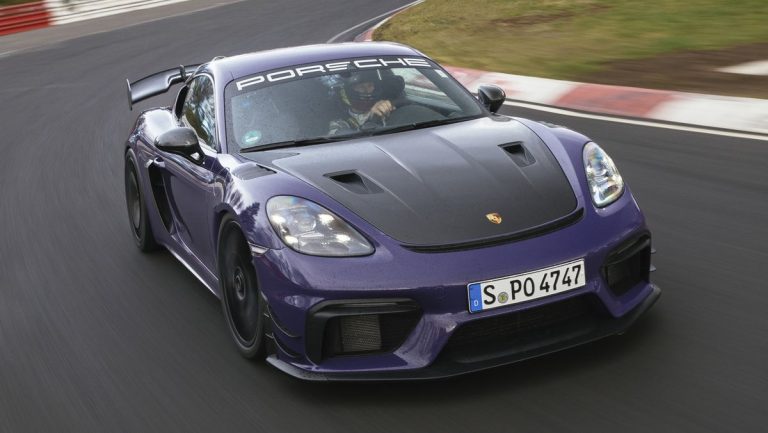 Performance is improved by the Porsche 718 Cayman GT4 RS Manthey Kit