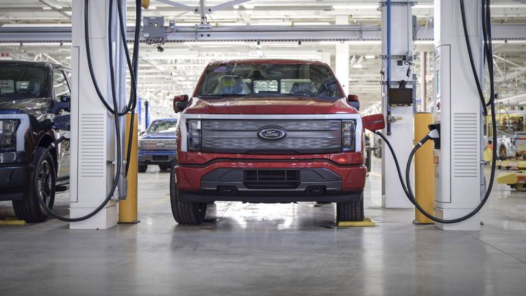 Ford expects to lose $3 billion this year on electric cars, but sales are increasing.