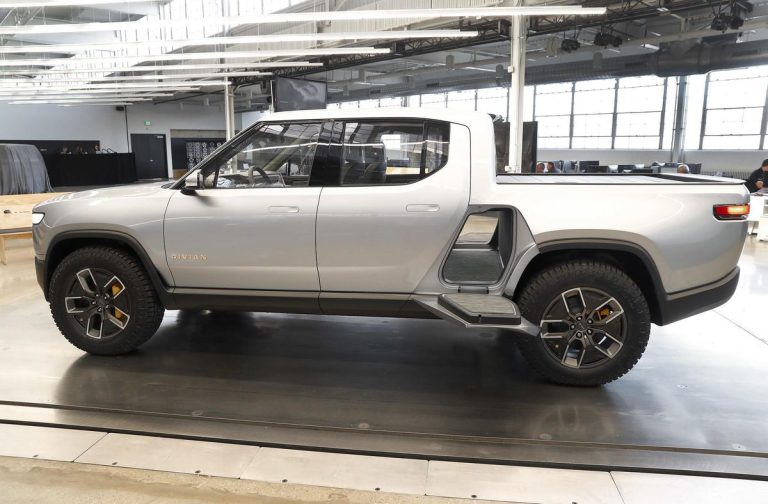 Old Ram wheels look excellent on the Rivian R1T