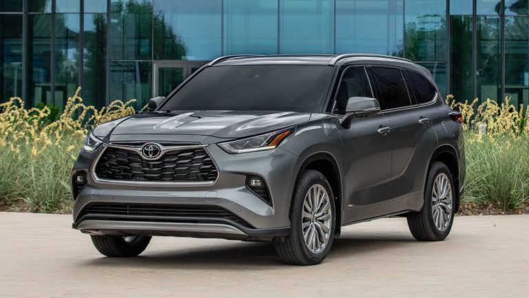 The 2025 Toyota Highlander Hybrid Features A Larger Screen And All-Wheel Drive As Standard